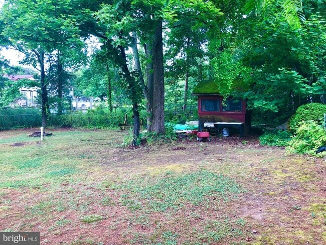 Building Photo - 332 Arbutus Dr