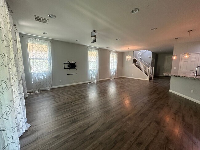 Building Photo - Beautiful Home in the Paseos of Summerlin!