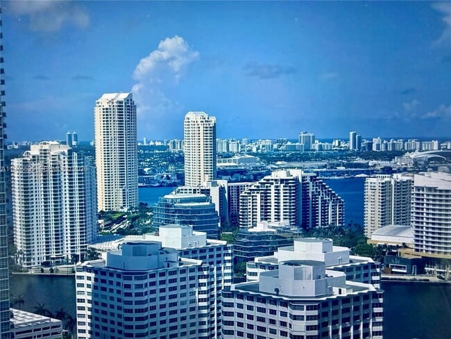 Building Photo - 1060 Brickell Ave