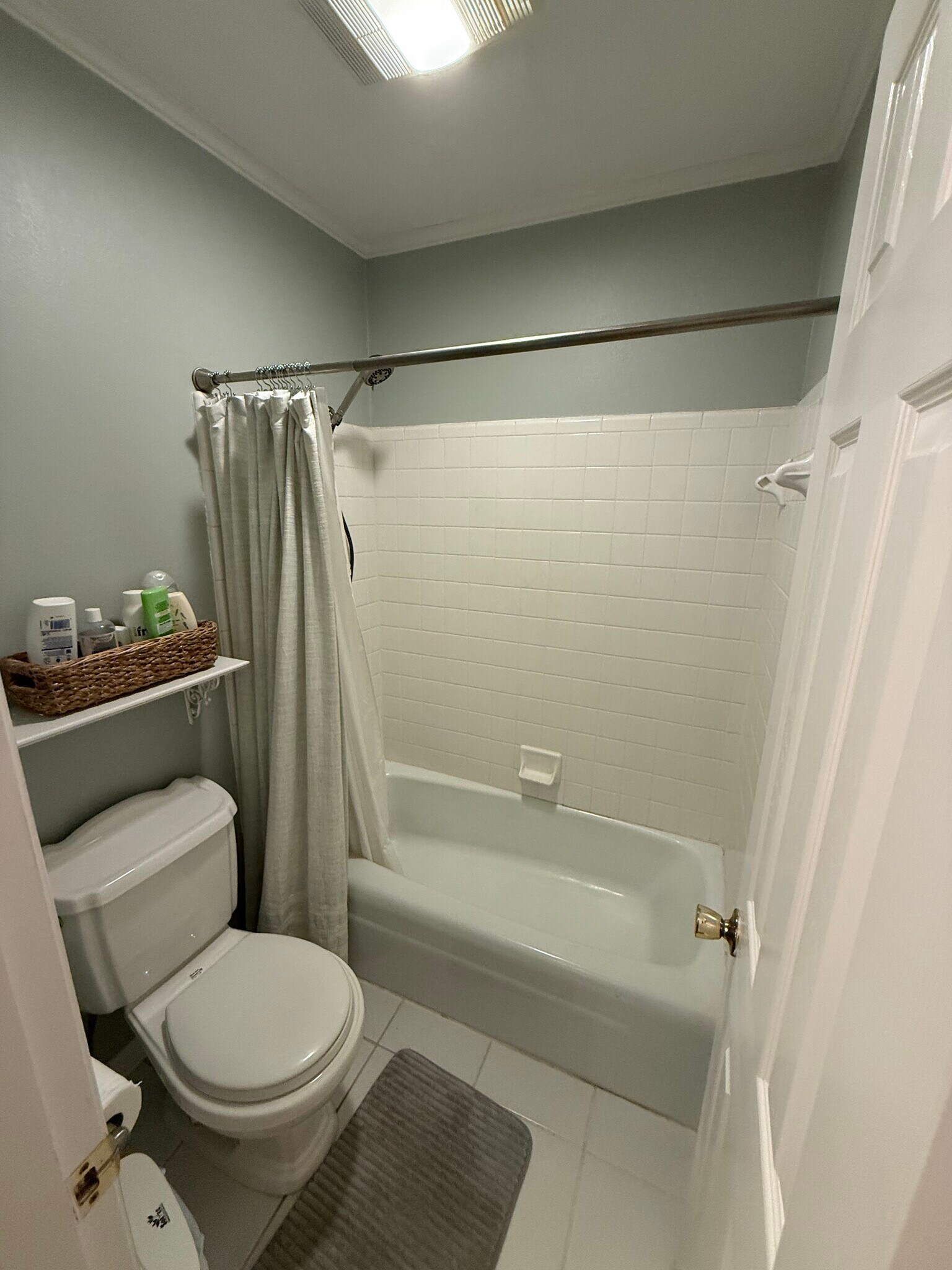 Guest bathroom - 9446 High Point Rd