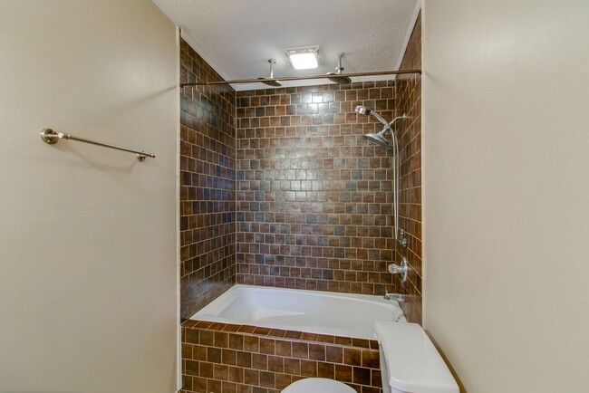 Building Photo - 1002 Poppy Seed Dr