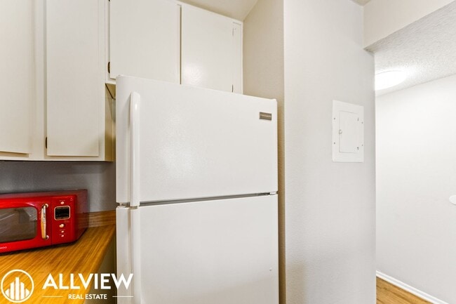 Building Photo - Coastal 1 Bed, 1 Bath Condo Available NOW ...