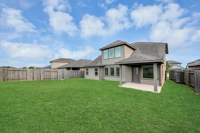 Building Photo - 18319 Pin Oak Lake Dr