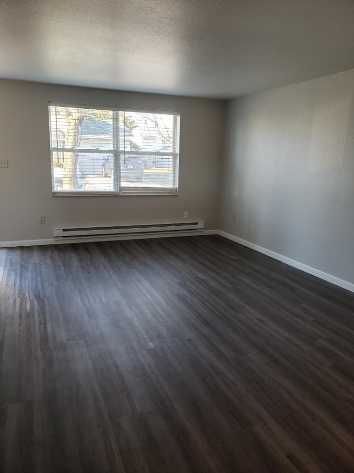 Building Photo - 1135 W South Park Ave