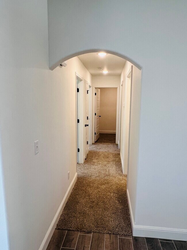 Building Photo - 2091 Bluestem Dr