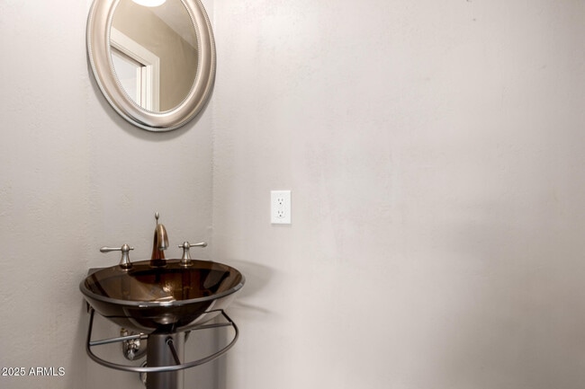 Building Photo - 3912 S Elm St