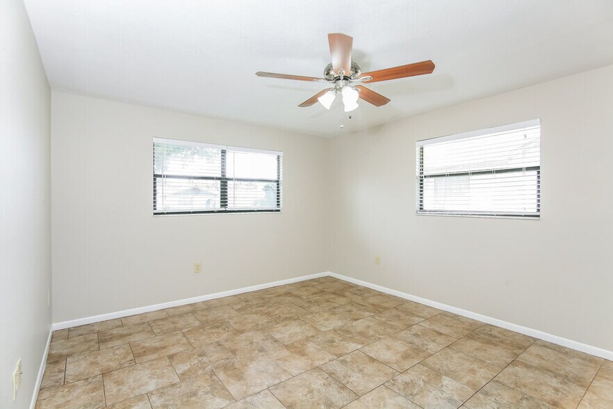 Building Photo - 5286 Enfield Ave