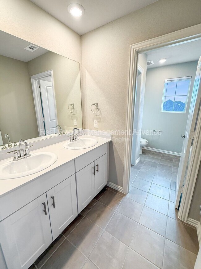 Building Photo - 452 Morning Dew Ln