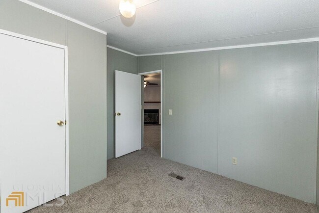 Building Photo - 108 Sherwood Rd