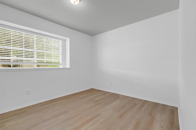 Building Photo - 12110 Panay Dr