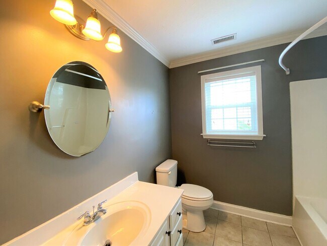 Building Photo - 3 bedroom, 2 bath with Bonus room - Hampstead Pines Community