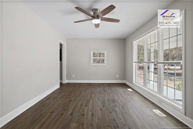 Building Photo - 1315 Cade Hill Ave