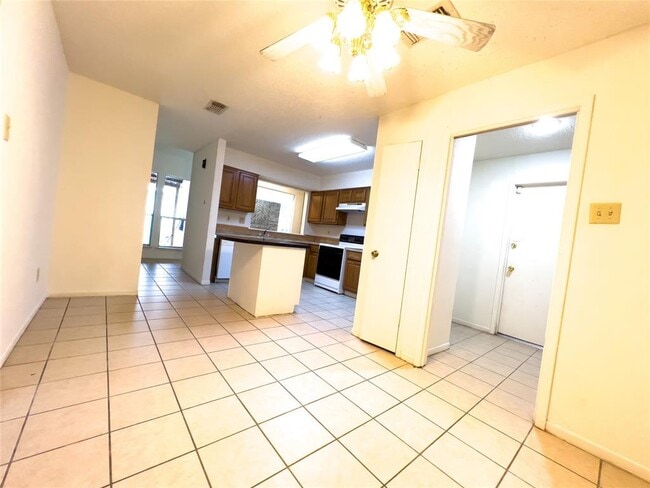 Building Photo - 2827 Waypark Dr