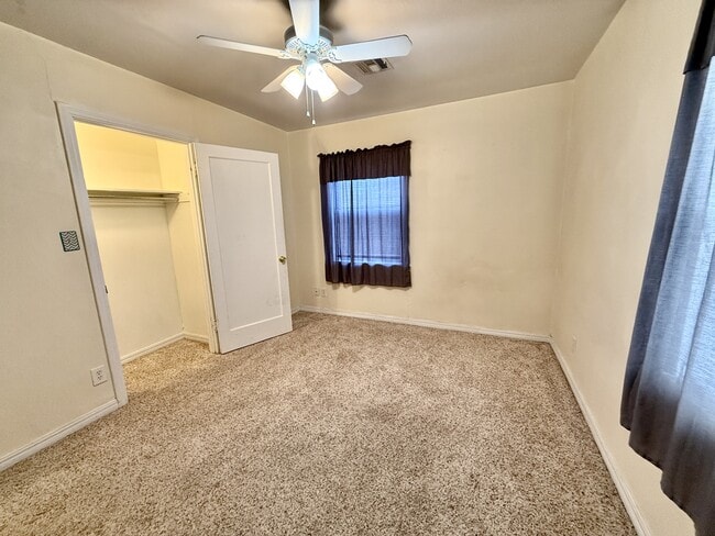 Building Photo - 709 11th Ave NW