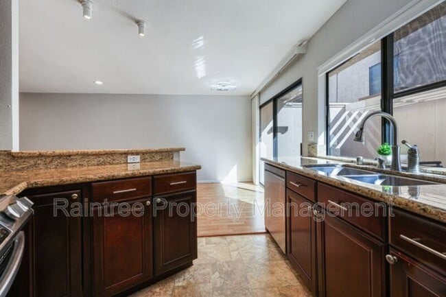 Building Photo - 3256 Via Marin