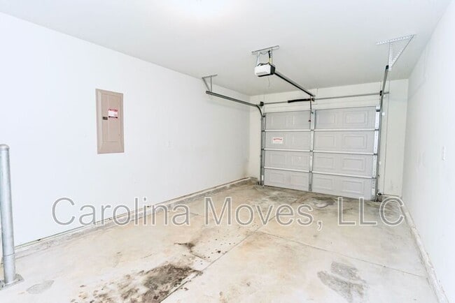 Building Photo - 250 Spirit Dr