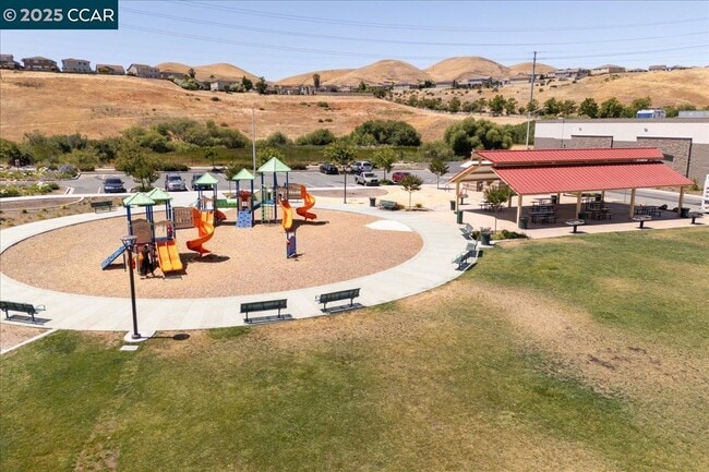 Building Photo - 300 Hideaway Ln