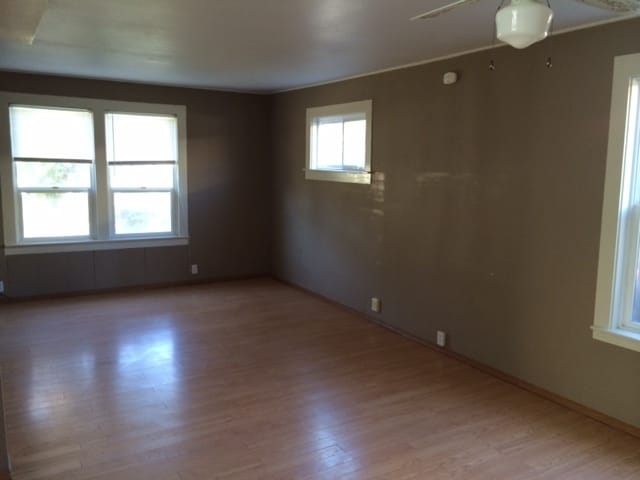 Building Photo - 3 Bedroom 2 Bathroom Home in Fantastic Location