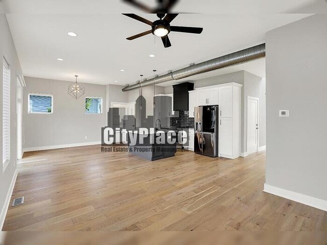 Building Photo - 2008 Yandes St