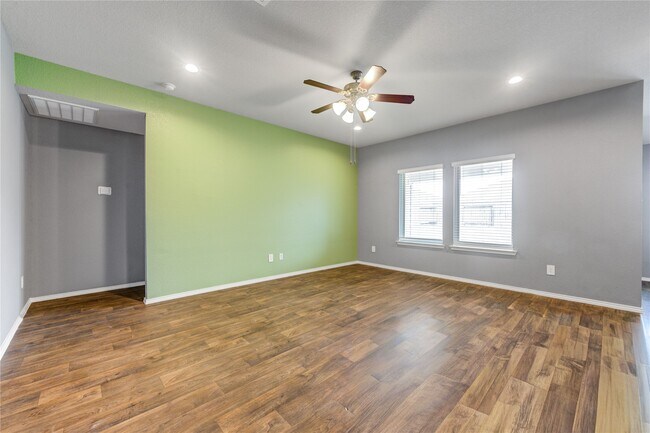 Building Photo - 21315 Pne Ml Dr