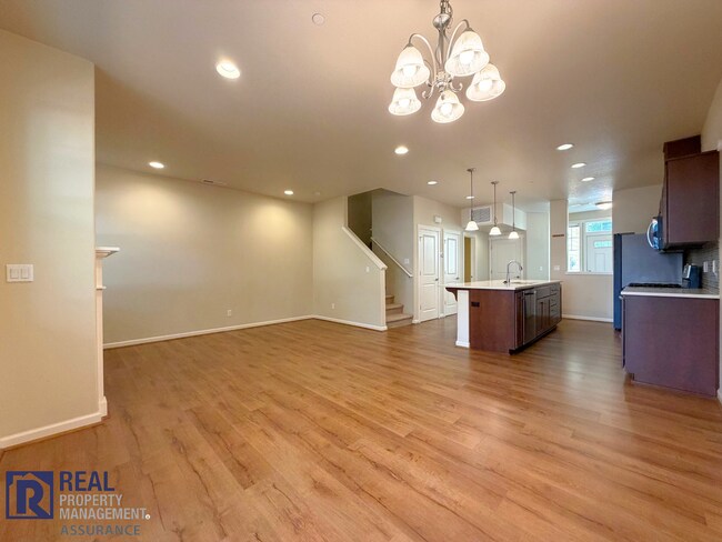 Building Photo - Modern Beaverton 3BR/3BA Townhome with Garage Near Nike & Intel