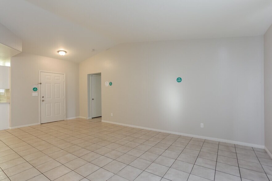 Building Photo - 477 Wright Way