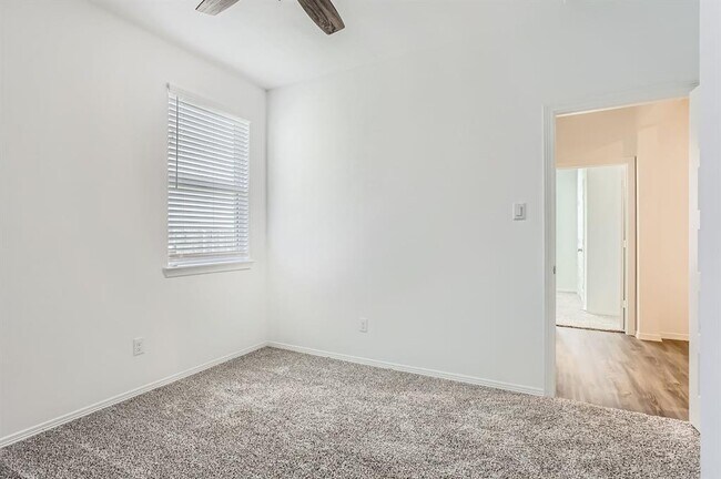 Building Photo - 25617 Microstar Wy