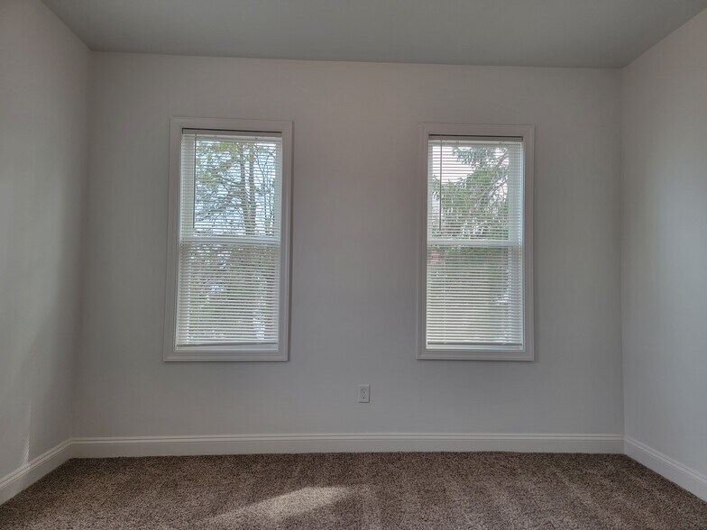 Building Photo - 113 E Chestnut St