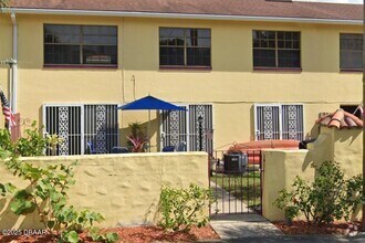 Building Photo - 216 Glenview Blvd
