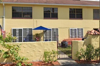 Building Photo - 216 Glenview Blvd