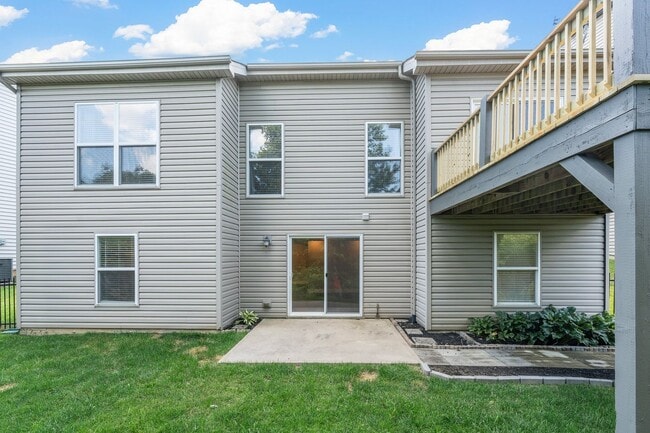 Building Photo - Beautiful 3-Bed, 3-Bath Home in Excellent ...