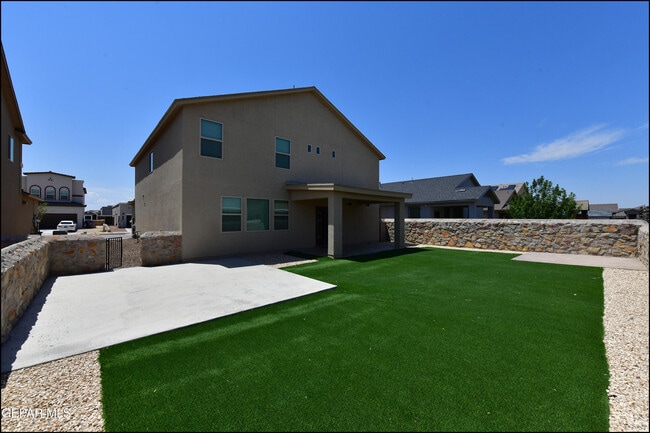 Building Photo - 14717 Tierra Escape Ave