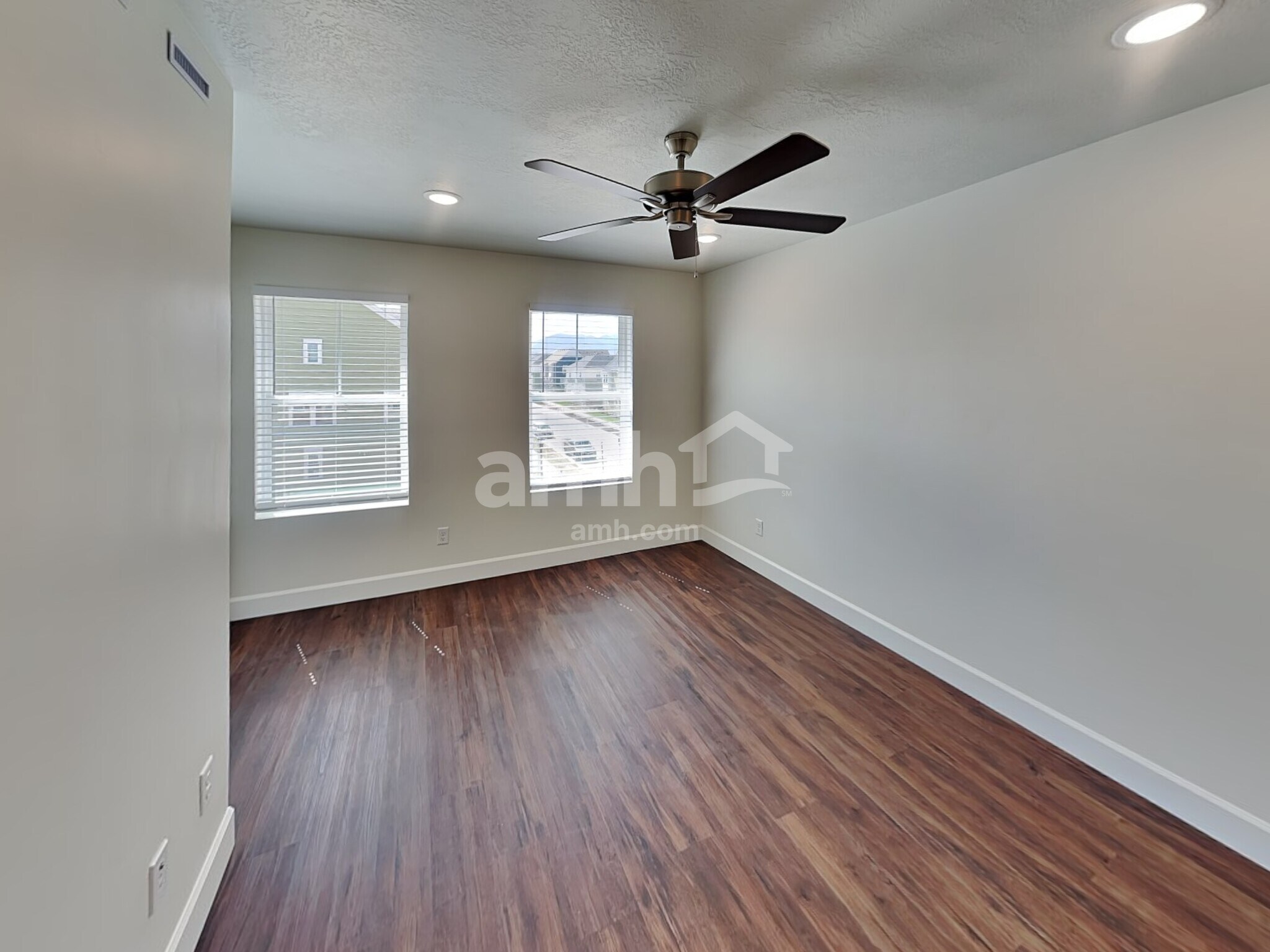 Building Photo - 11091 S Blue Bayou Dr