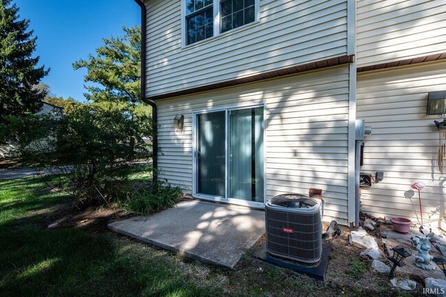 Building Photo - 2457 S Burberry Ln