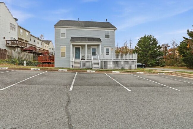 Building Photo - 15663 Viewpoint Cir