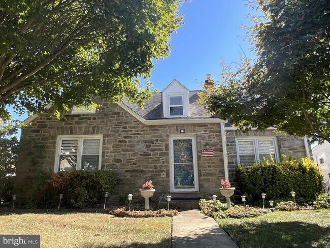 Building Photo - 17 Davis Ave