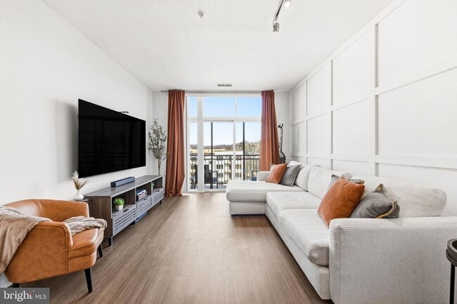 Building Photo - 145 Riverhaven Dr