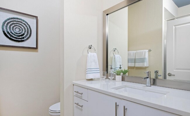 Building Photo - Modern 2 Bedroom, 2.5 Bath Townhome in Cit...