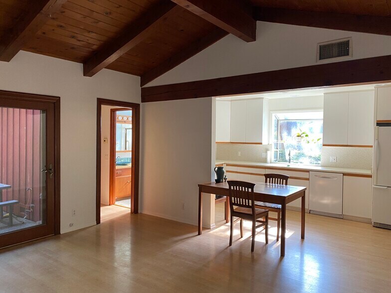 Building Photo - 554 Paige Ln