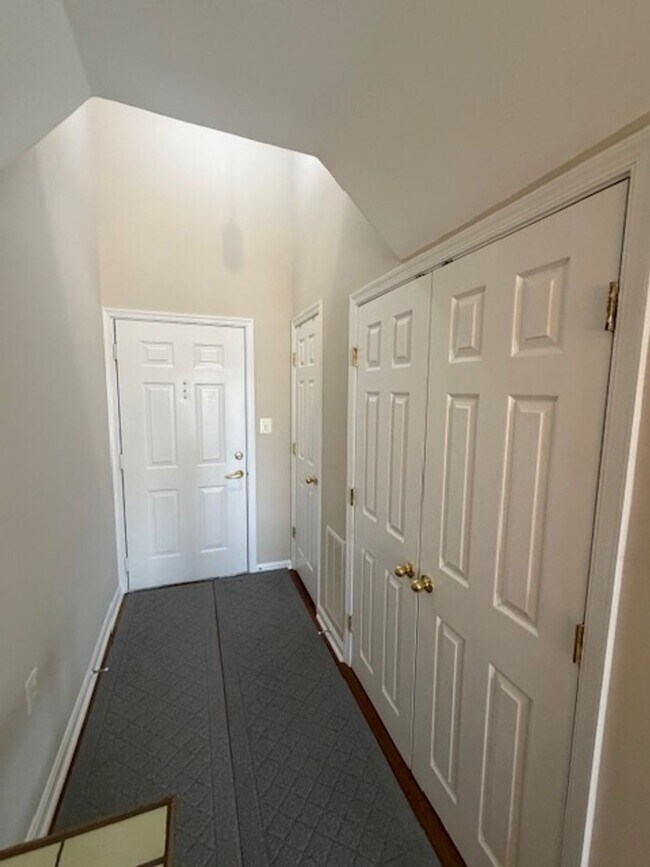 Building Photo - SPACIOUS 2 BEDROOM 2 BATH CONDO WITH LOFT IN KING FARM