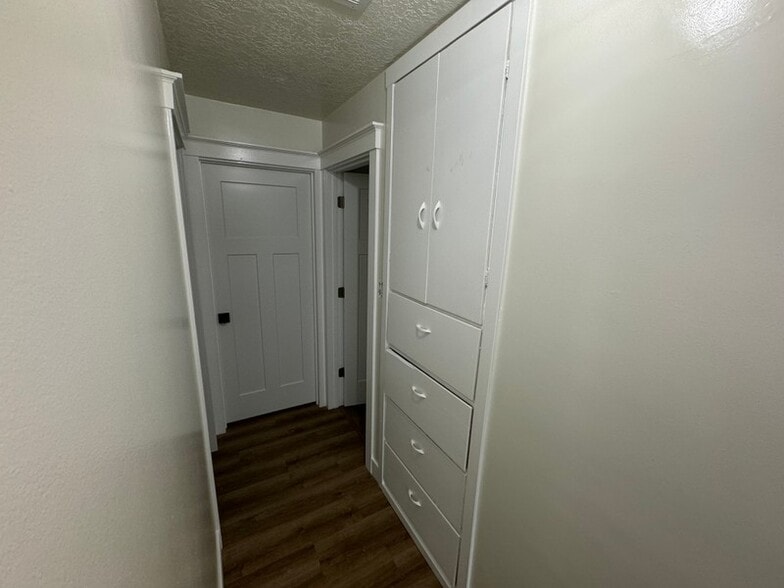 Building Photo - 445 E 700 S