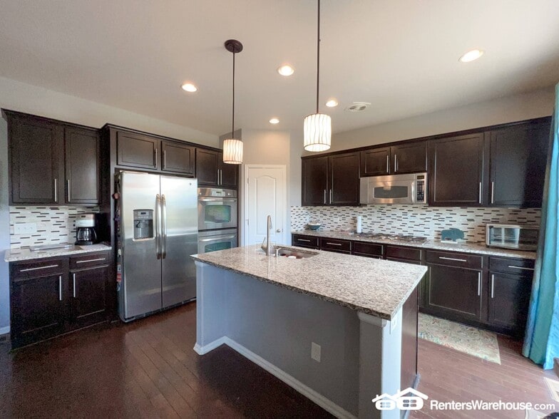 Building Photo - 25104 E Pinewood Pl