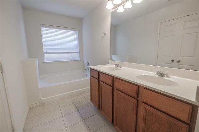 Building Photo - 1021 N Rhea Dr