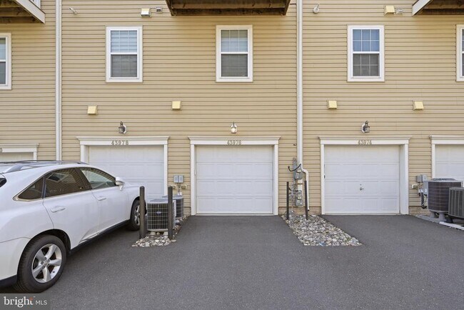 Building Photo - 43976 Vaira Terrace
