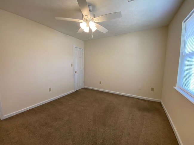 Building Photo - PRE-LEASING FOR AUGUST 2026!