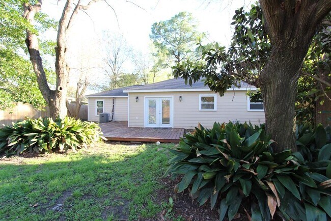 Building Photo - 6534 Sivley St