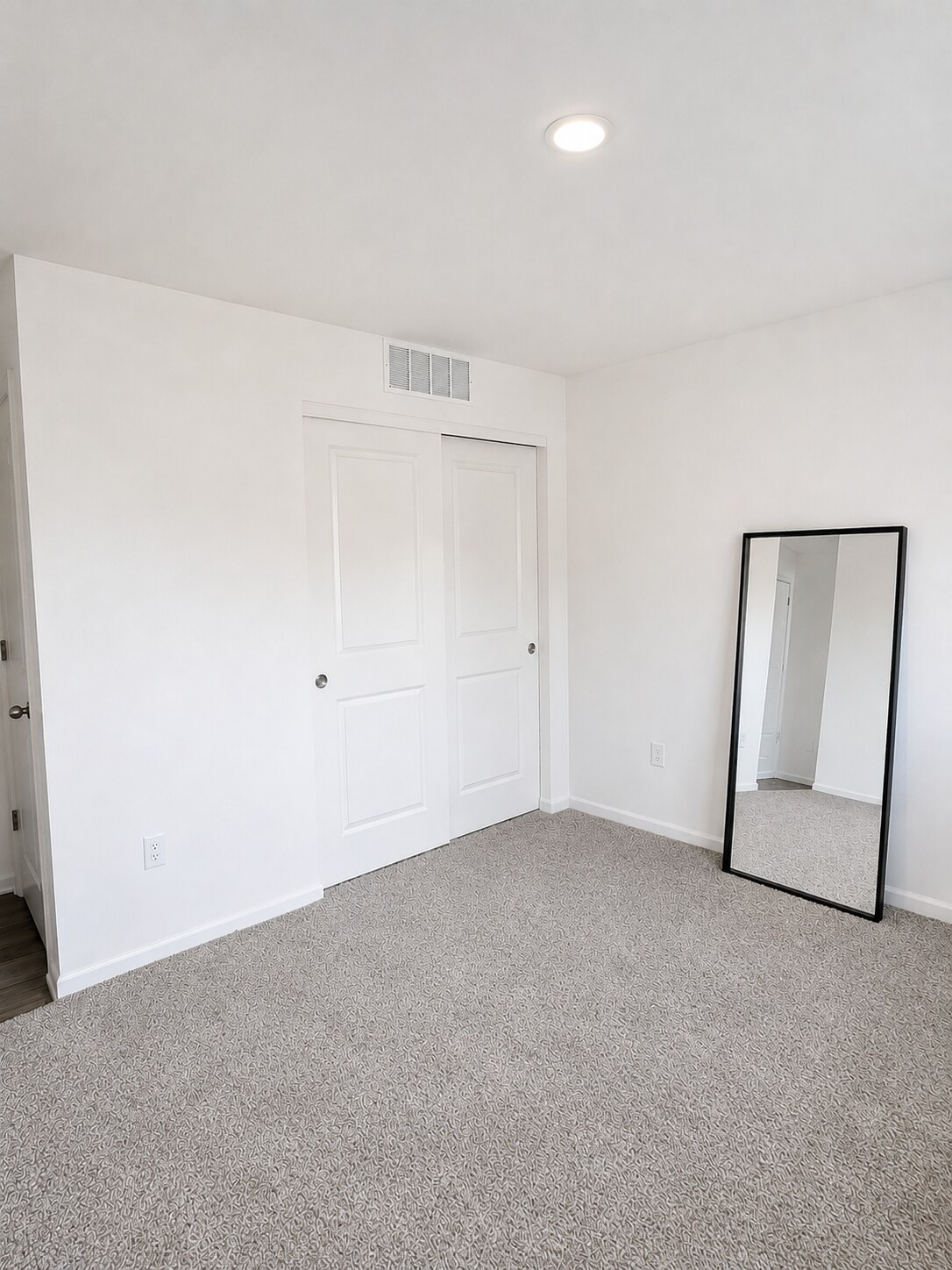 Building Photo - 1475 Yosemite Way