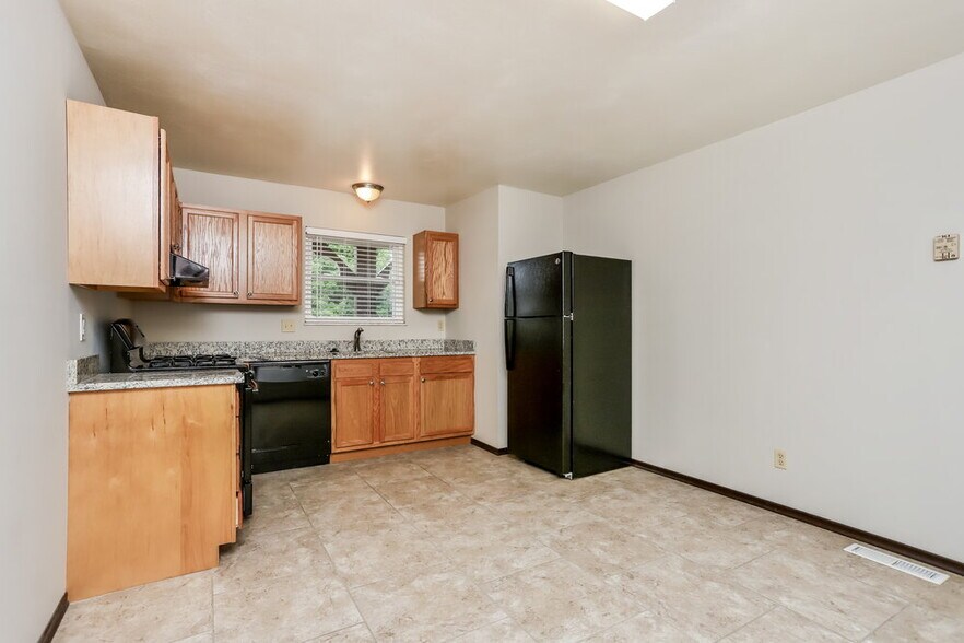Building Photo - 1126 Borden Dr