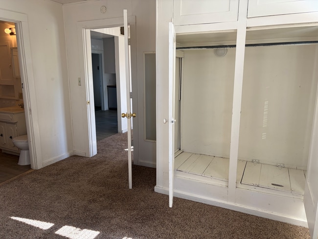 Building Photo - Bright 1BR Near Historic Downtown—Private & Full of Character