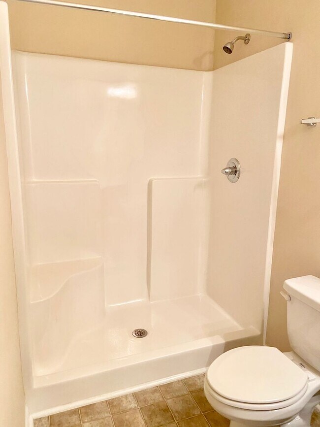 Building Photo - 4BD/3.5BA Gorgeous End Unit Townhouse with...